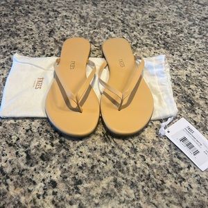 BRAND NEW Tkee sandals